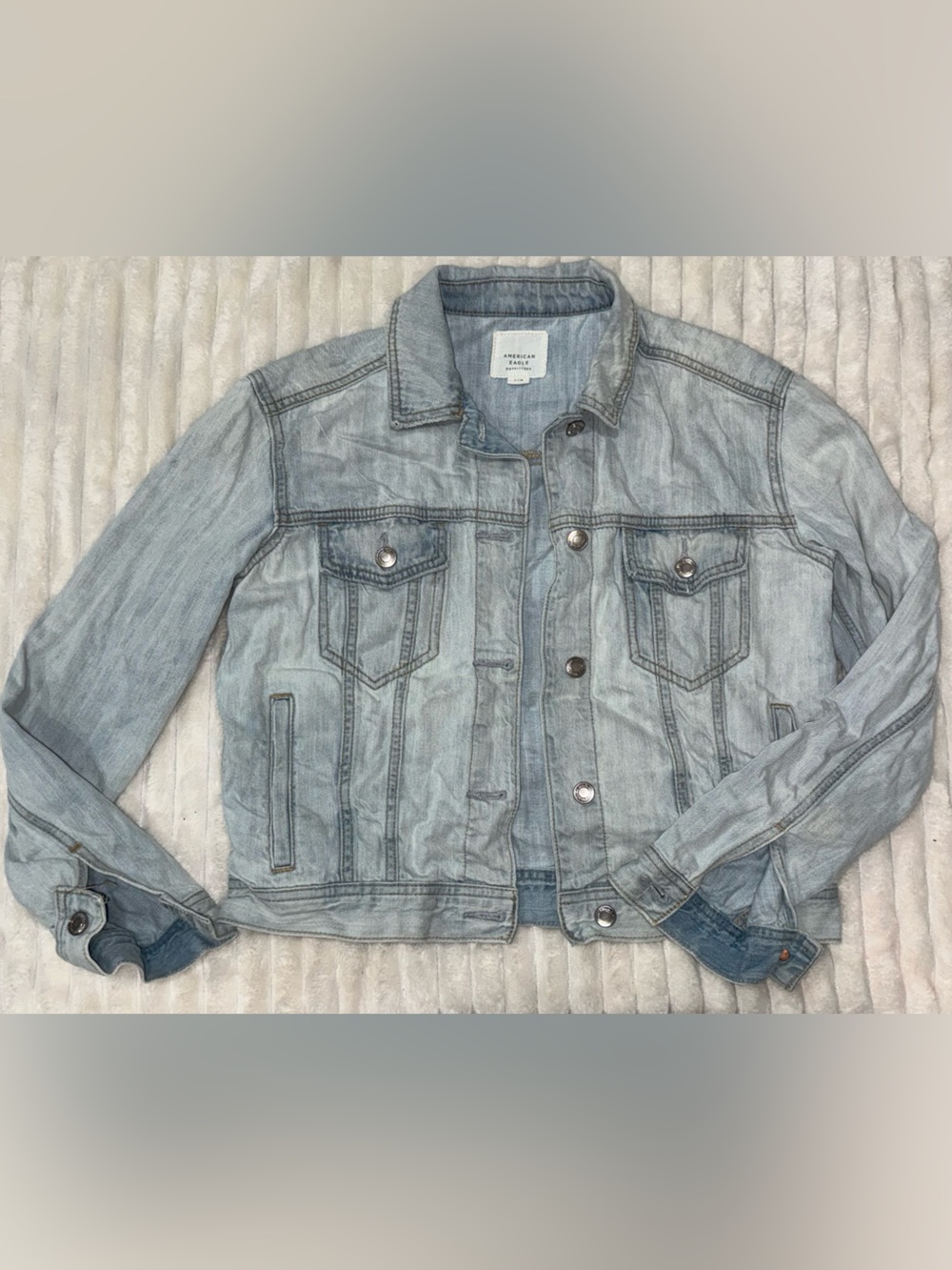 American Eagle Outfitters Light Wash Denim Jean Jacket - Light Blue
